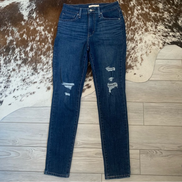 Levi's Denim - • [Levi’s] 721 High Rise Skinny •